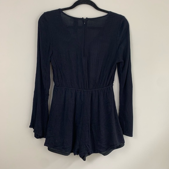 Francesca’s long sleeved knit/lace black romper - Picture 2 of 8